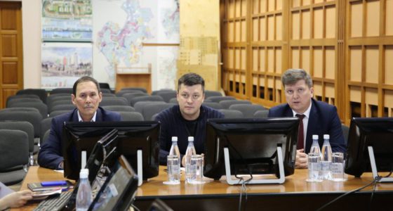 Ратмир Мавлиев ознакомился с цифровизацией процессов градостроительно-имущественного блока муниципалитета